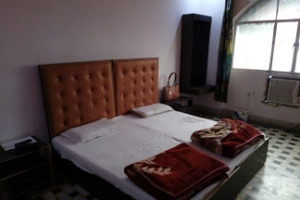 Book Hotel Rooms At Hotel Santhosh Palace For Hourly Stay In