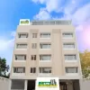 LEE BENZ -  ARK HOTEL